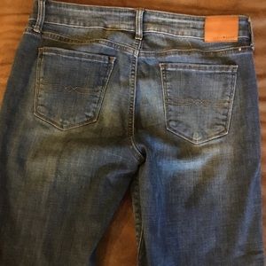 Lucky Brand mid rise capris. Size 10/30 EUC